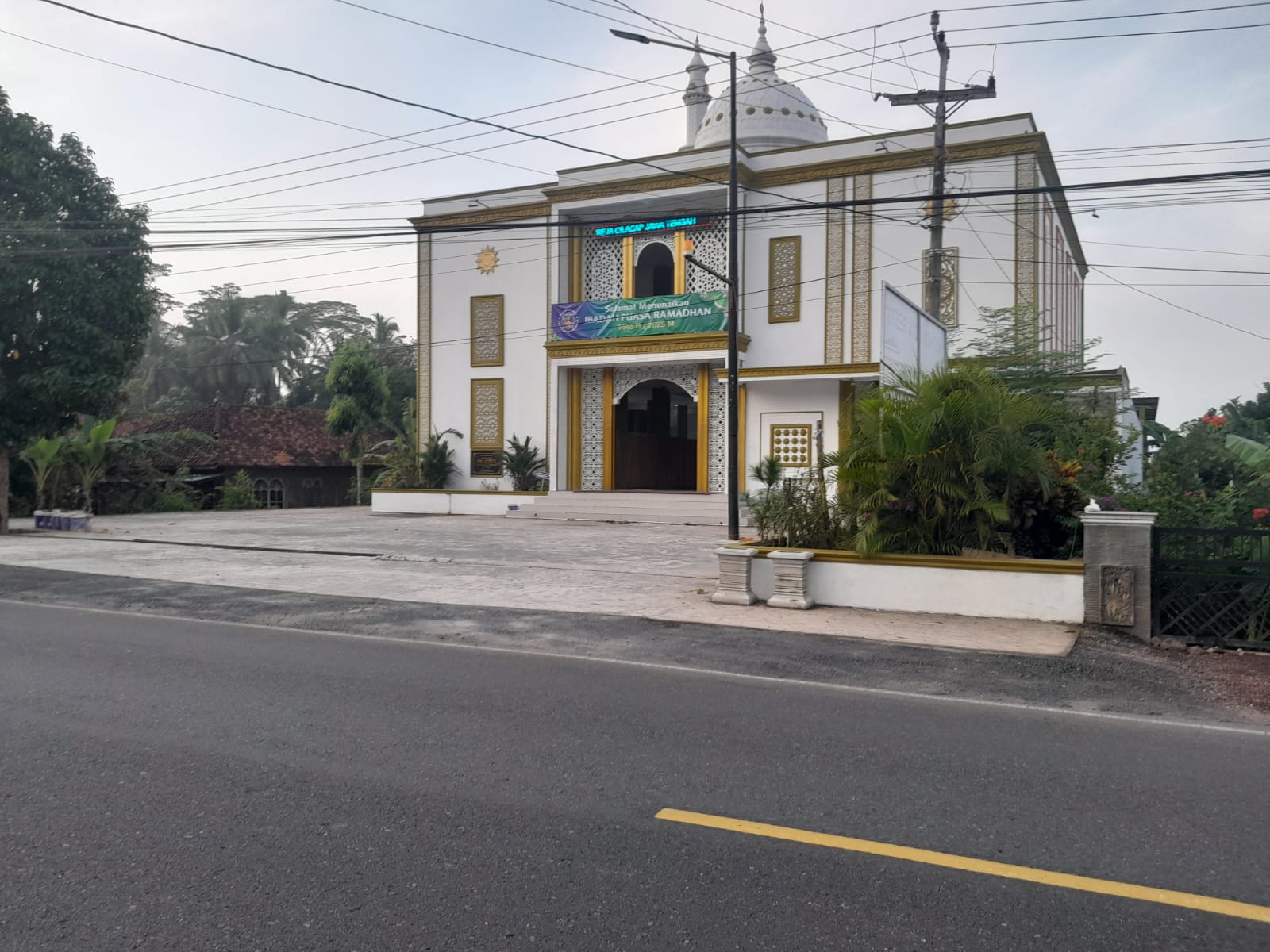 Masjid Al-Amin 2: Jantung Spiritual Cilacap yang Tak Pernah Padam